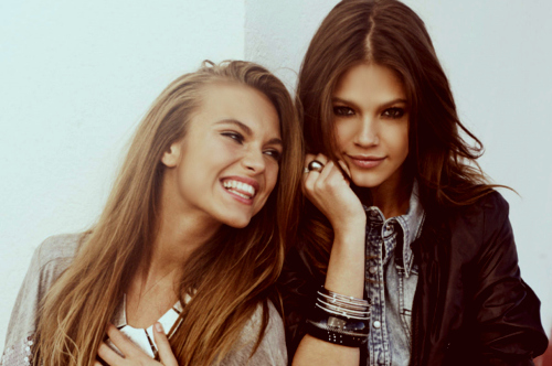 beautiful-blonde-brunette-fashion-friends-girl-Favim.com-58452